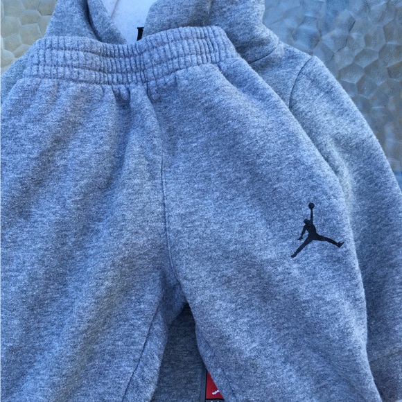 Baby Jordan 23 Nike Sweat Set - 18 months - Picture 4 of 4